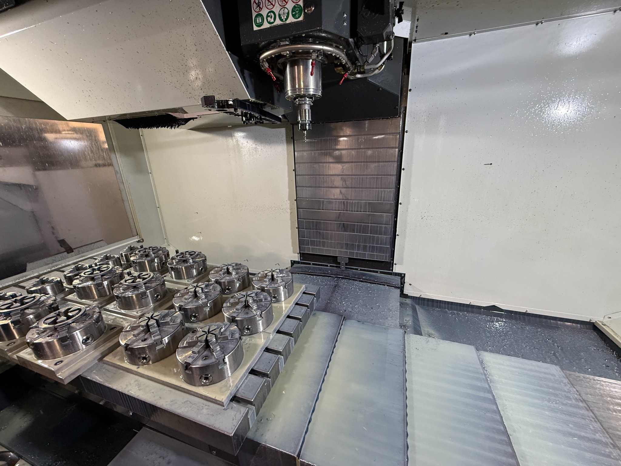 Haas VF-5SS machining area, table and spindle